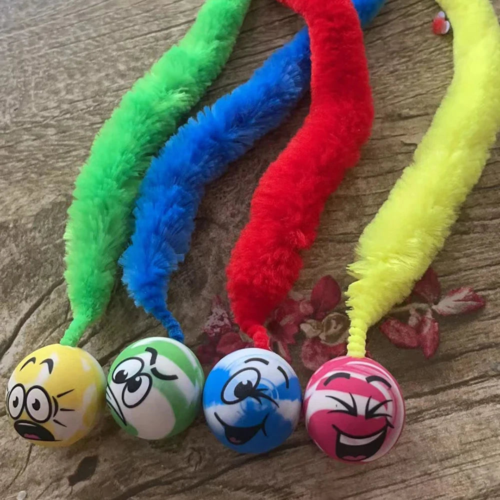 Interaktiver Katzenball mit Wurm-Teaser